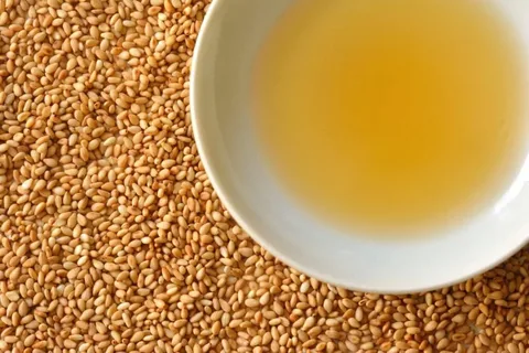 روغن کنجد تصفیه شده تازه‌ تولید در حجم‌ های مختلف